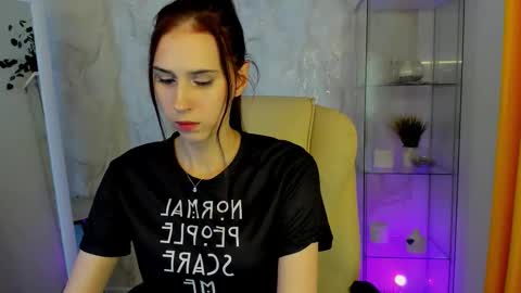 Snapshot of erisunn chatting on November 2025 06:39:01 PM EriSun online show from November 2025 06:39:01 PM