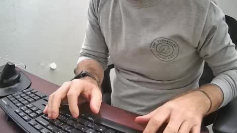 Snapshot of eroskatt chatting on January 2025 06:45:02 PM Eroskatt online show from January 2025 06:45:02 PM