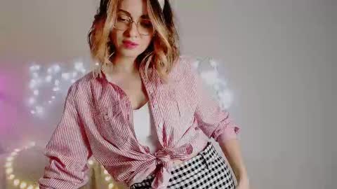 Snapshot of eroticgiftxxx chatting on January 2025 12:30:01 PM LylaXXX online show from January 2025 12:30:01 PM