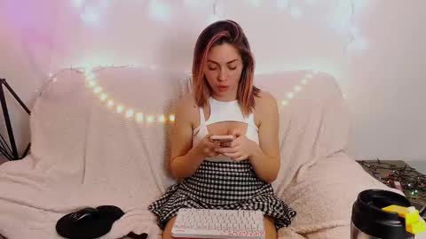 Snapshot of eroticgiftxxx chatting on February 2025 05:01:02 PM LylaXXX online show from February 2025 05:01:02 PM