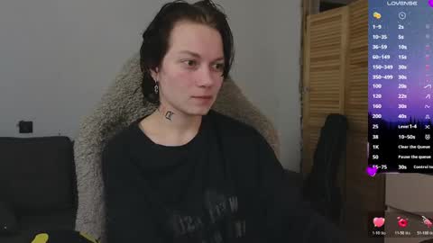 esajukyy online show from April 2026 01:27:02 PM