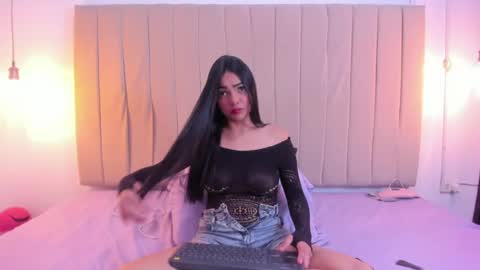 Snapshot of escar_let chatting on April 2026 02:35:01 AM Scarlett online show from April 2026 02:35:01 AM