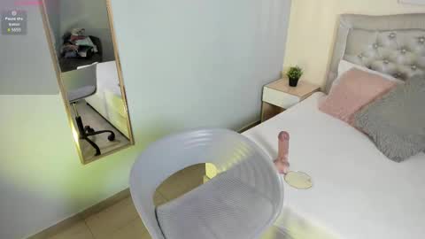 Escarlet online show from February 2026 02:27:02 PM