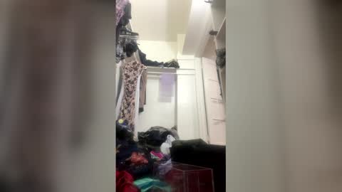 Snapshot of escence1994 chatting on March 2026 08:43:01 AM escence1994 online show from March 2026 08:43:01 AM