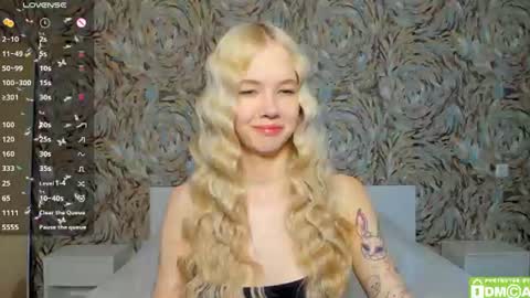 Snapshot of eshcka chatting on June 2026 05:21:02 AM Megan and Brad online show from June 2026 05:21:02 AM
