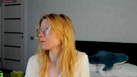Esme Runn online show from May 2026 03:01:02 AM