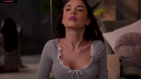 Snapshot of esmeainsley chatting on February 2025 02:45:02 AM Raluca  online show from February 2025 02:45:02 AM