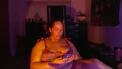Snapshot of esmeluvs chatting on October 2025 11:05:01 PM Esme Luv online show from October 2025 11:05:01 PM