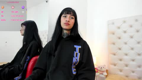 esmeralda  online show from December 2025 04:59:02 PM