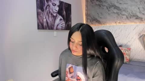 Snapshot of esmeralda__18 chatting on May 2026 07:52:01 PM Esmeralda online show from May 2026 07:52:01 PM