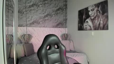 Snapshot of esmeralda__18 chatting on May 2026 07:07:01 PM Esmeralda online show from May 2026 07:07:01 PM
