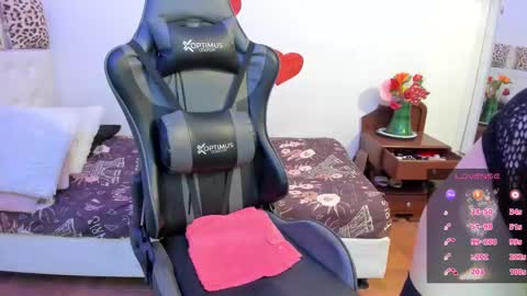 esme online show from February 2026 07:35:01 PM