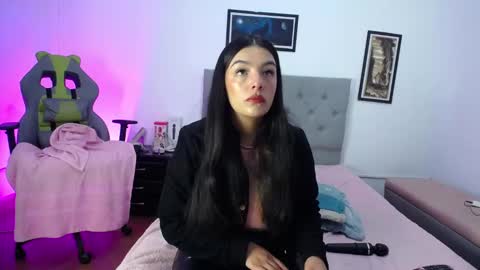Perla online show from October 2025 04:02:01 AM