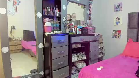 Snapshot of esmeraldaa_sc chatting on July 2026 06:31:01 AM Perla online show from July 2026 06:31:01 AM