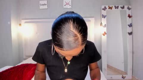 esmeraldanyx online show from December 2025 09:32:01 PM