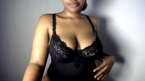 Esme online show from May 2026 01:19:01 PM