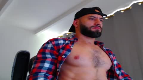 esteban online show from December 2025 06:49:01 PM