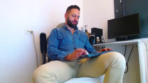 esteban online show from March 2026 04:15:01 PM