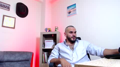 Esteban Fernandez online show from March 2026 03:00:01 AM