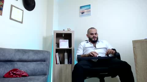 Esteban Fernandez online show from April 2026 06:29:02 AM