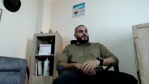 Snapshot of esteban_fer chatting on June 2026 12:31:01 PM Esteban Fernandez online show from June 2026 12:31:01 PM