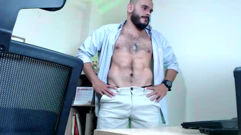 Snapshot of esteban_fer chatting on June 2026 05:17:02 AM Esteban Fernandez online show from June 2026 05:17:02 AM