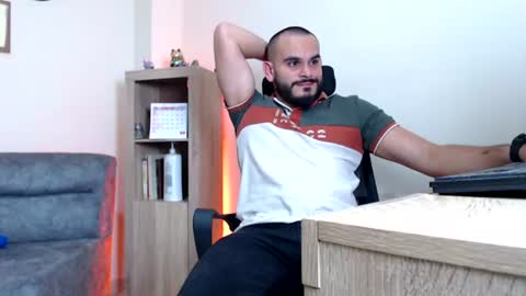 Snapshot of esteban_fer chatting on July 2026 04:36:01 AM Esteban Fernandez online show from July 2026 04:36:01 AM