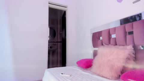 Esteban Reyes  independent model online show from December 2025 01:51:01 PM