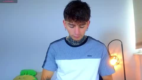 Esteban independent model online show from October 2025 01:51:02 PM