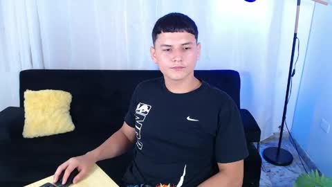 estebancum18 online show from May 2026 02:37:01 PM