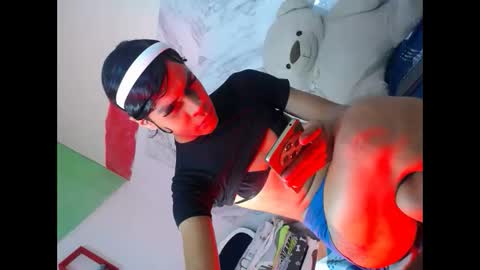 Snapshot of estefani_robles chatting on May 2026 11:42:01 PM estefani robles online show from May 2026 11:42:01 PM
