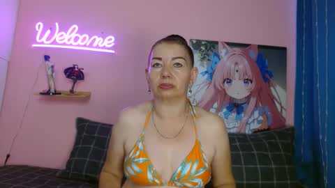 Snapshot of estefania_344 chatting on October 2025 08:29:02 PM estefania_344 online show from October 2025 08:29:02 PM