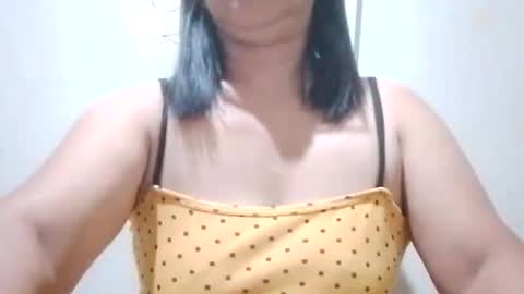 Snapshot of estella_babe chatting on April 2026 07:37:01 PM estella_babe online show from April 2026 07:37:01 PM