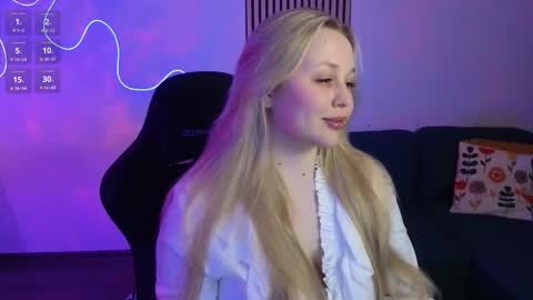 Estella online show from March 2026 07:29:01 PM