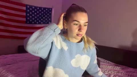 Ester online show from December 2025 06:17:01 PM