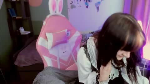 Ester  online show from May 2026 04:11:02 PM