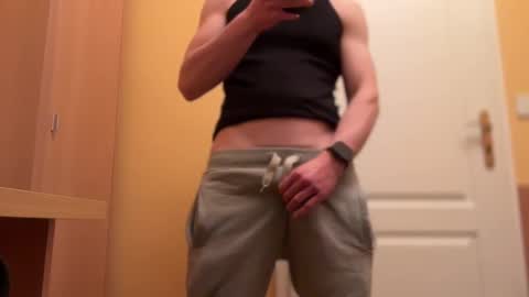 Snapshot of etat_on chatting on January 2025 07:59:02 PM Tom online show from January 2025 07:59:02 PM