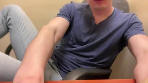 Snapshot of etat_on chatting on February 2025 05:33:01 PM Tom online show from February 2025 05:33:01 PM