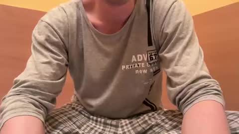 Snapshot of etat_on chatting on February 2025 12:30:02 AM Tom online show from February 2025 12:30:02 AM