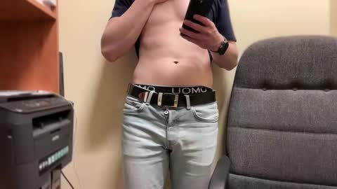 Snapshot of etat_on chatting on February 2025 07:09:01 PM Tom online show from February 2025 07:09:01 PM