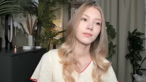 Natalie online show from September 2025 05:44:01 AM