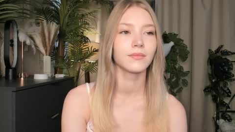 Natalie online show from September 2025 05:45:02 AM