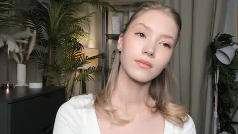 Natalie online show from October 2025 05:42:02 AM