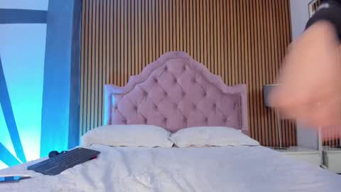 ethaancox online show from September 2025 07:08:01 AM