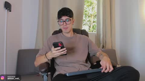 etham_wolf1 online show from April 2026 02:23:02 PM