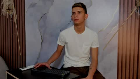 Snapshot of ethanhot_os chatting on April 2026 11:43:02 PM ethanhot_os online show from April 2026 11:43:02 PM