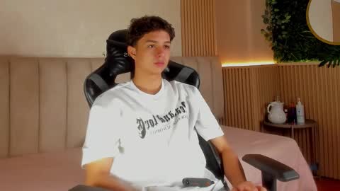 ethanlowell online show from March 2026 05:09:02 AM