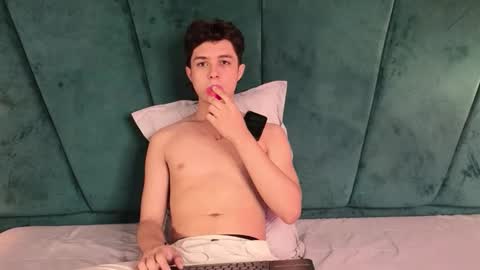 ethanlowell online show from April 2026 09:15:01 PM