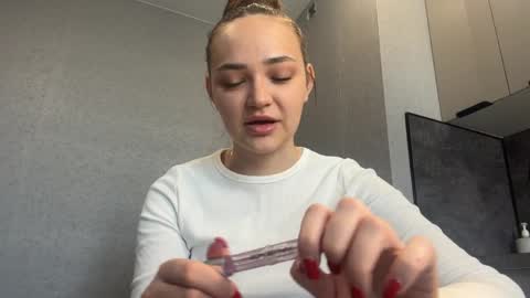 Snapshot of etsukoturrigiano chatting on April 2026 06:41:01 AM Caroline online show from April 2026 06:41:01 AM