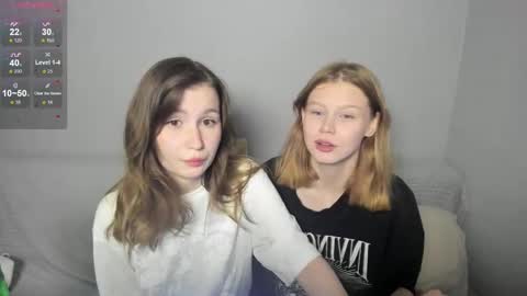 Veronica Tiia Lilith left to right online show from September 2025 04:32:01 PM